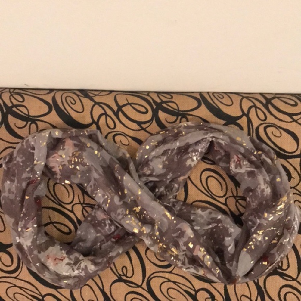 Scarf - Picture 1 of 4
